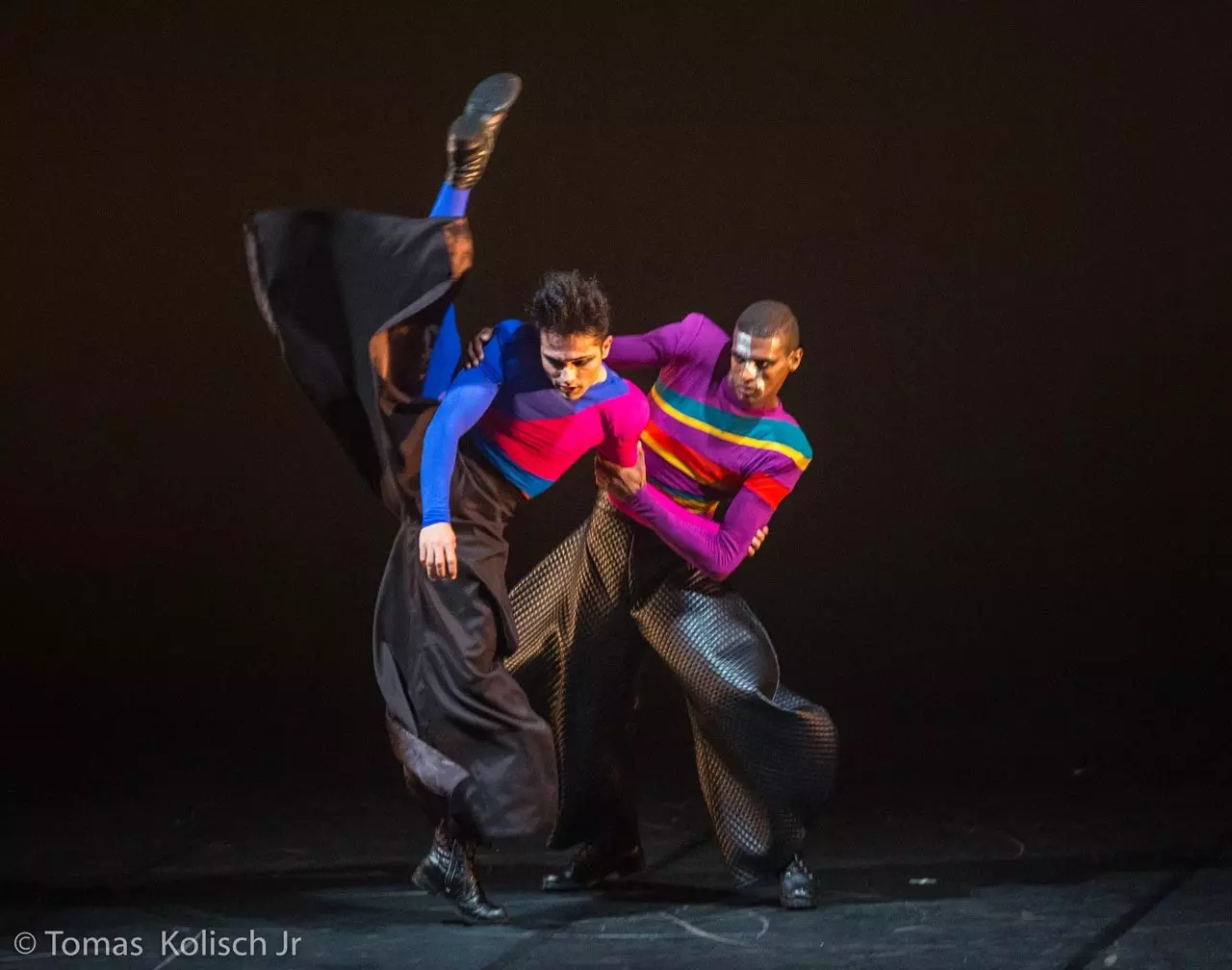 Cisne Negro Cia de Dança apresenta seu repertório no Pinheiros Fest