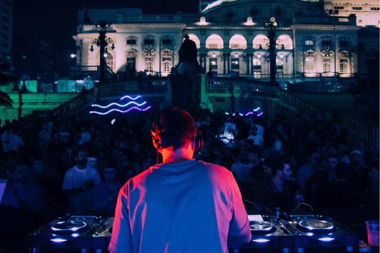 Cardume Records comemora 2 anos com evento na Praça Ramos de Azevedo