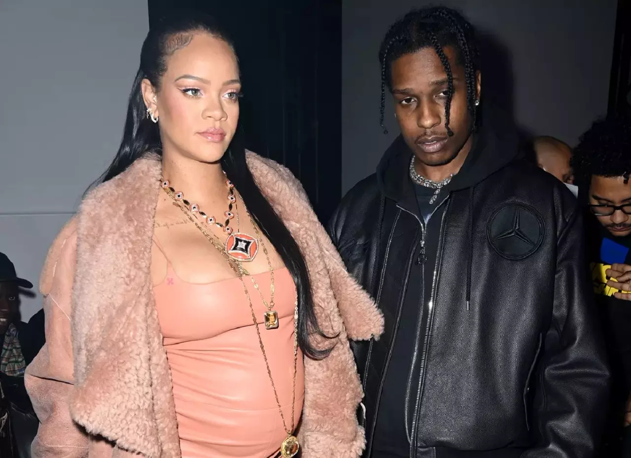 Rihanna e A$AP Rocky posam com filho mais novo, Riot Rose
