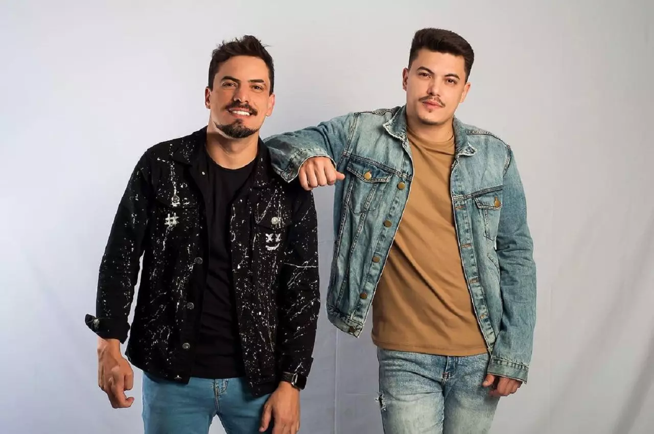 Bruno e Breno anunciam a ação “Pé na Estrada” para divulgar novo single