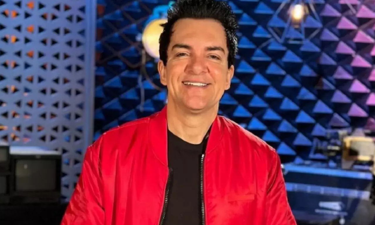 Regis Danese recebe alta após 19 dias de internação