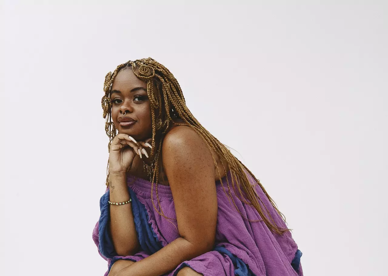 Tássia Reis disponibiliza novo single; ouça "Ofício de Cantante"