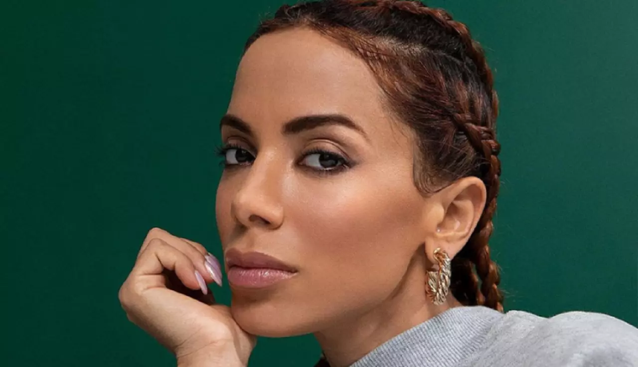 Anitta homenageará escolas de samba nos ensaios de Carnaval