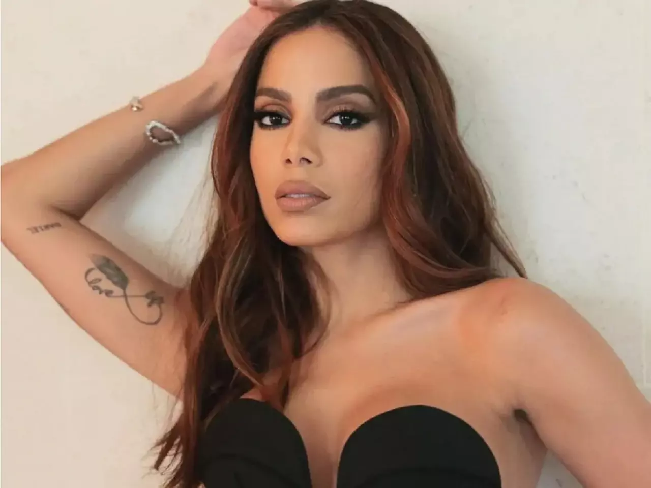 Anitta fala que consultou cartomante antes de começar novo romance