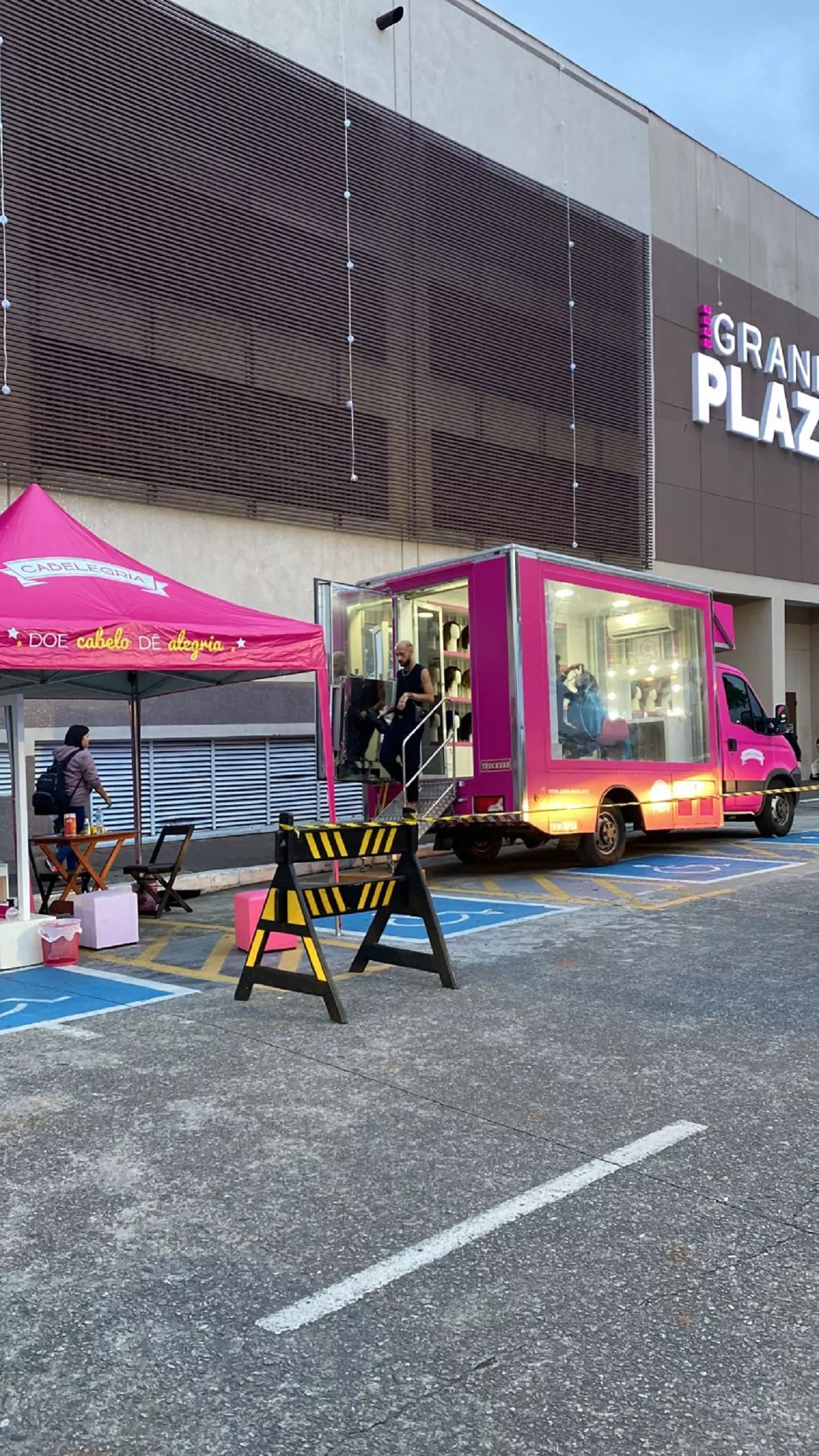 Ação solidária de corte gratuito e doação de cabelos acontece no Grand Plaza
