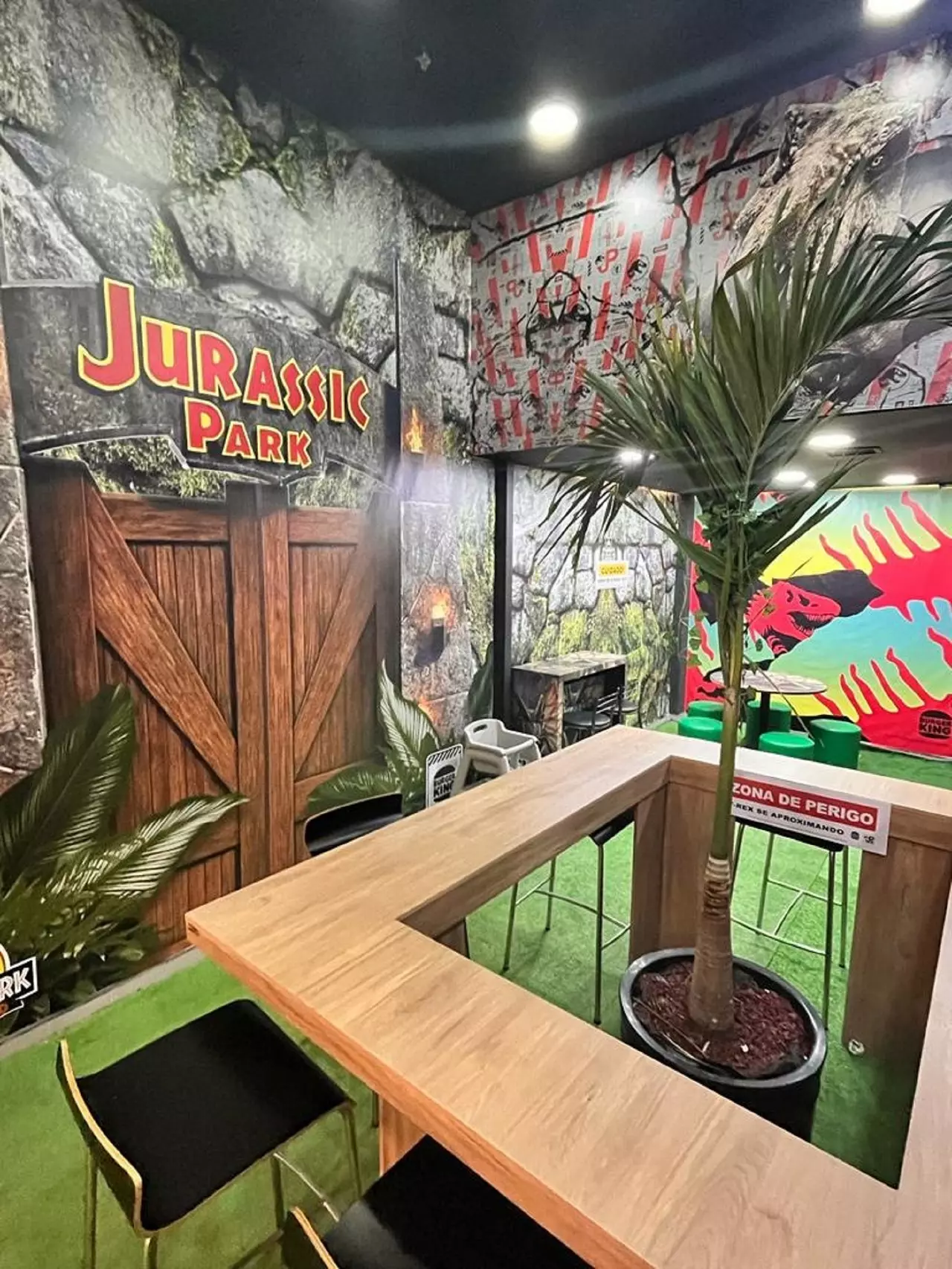 Shopping D ganha cenário exclusivo Jurassic Park