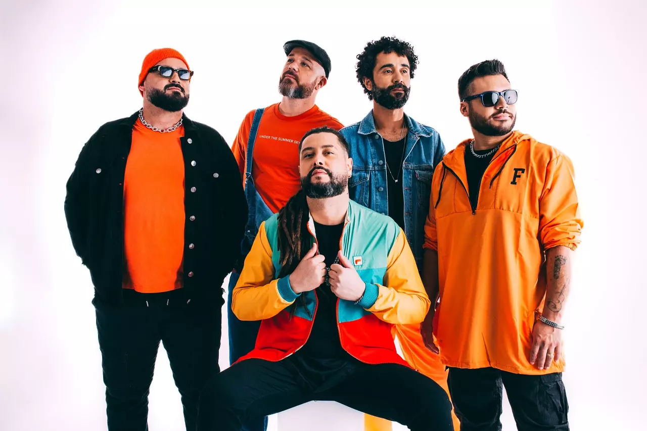 MANEVA e Julies apresentam turnê na Austrália