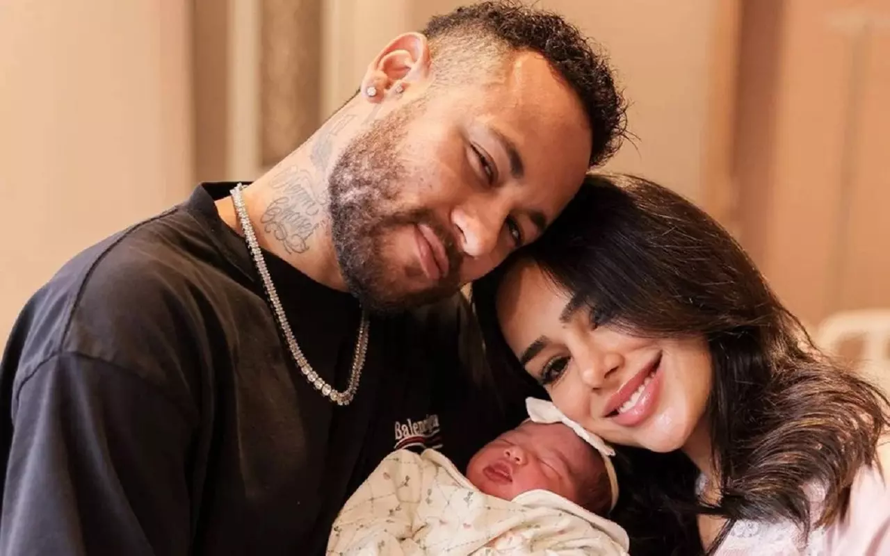 Bruna Biancardi e Neymar mostram as primeiras fotos da filha Mavie
