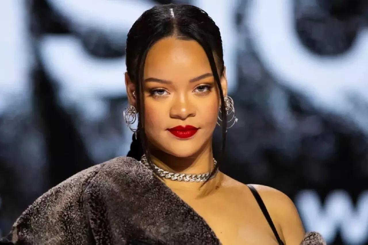 Billboard afirma que rumor de turnê e novo álbum de Rihanna é falso
