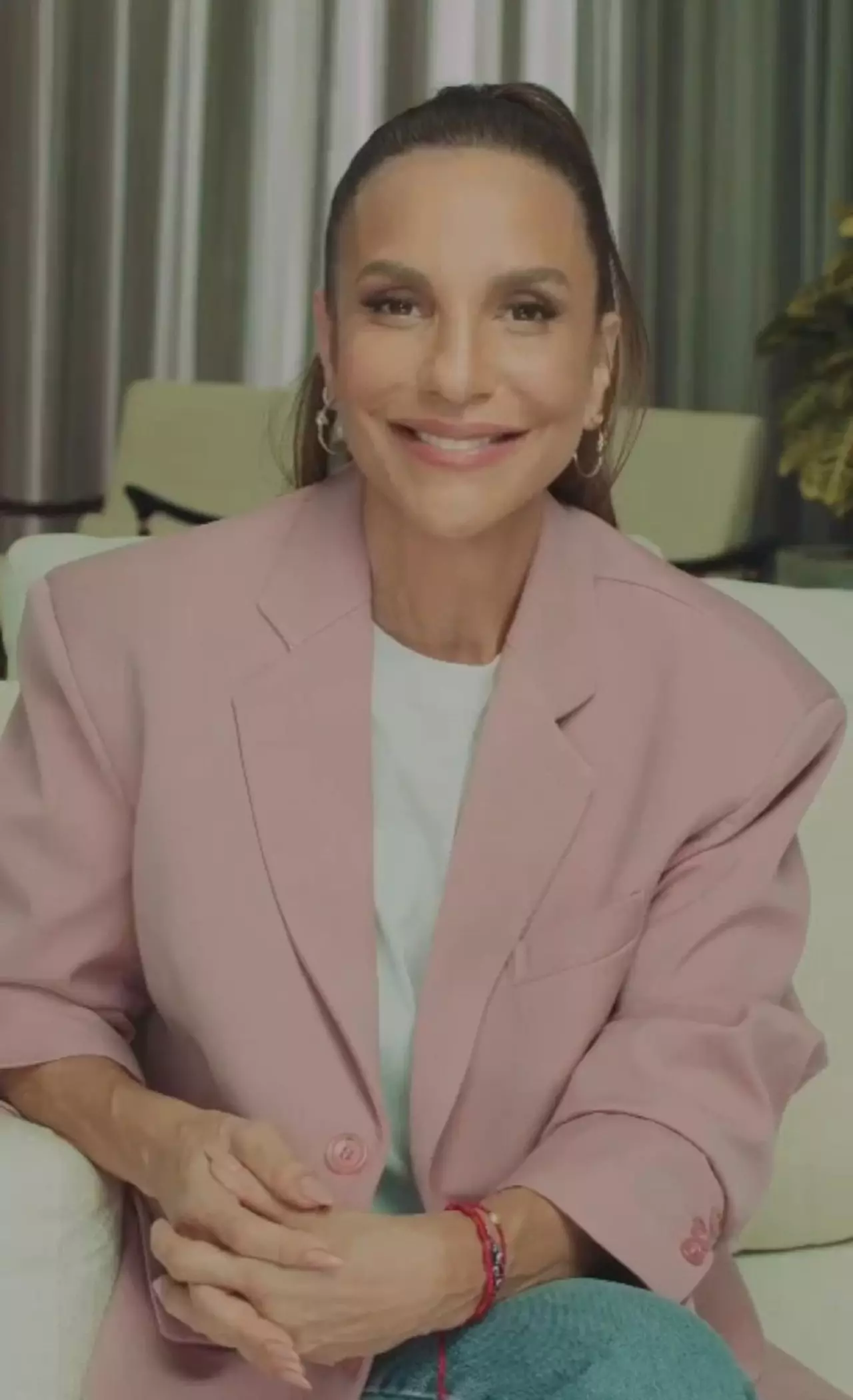 Ivete Sangalo adere à campanha Outubro Rosa com a SBM