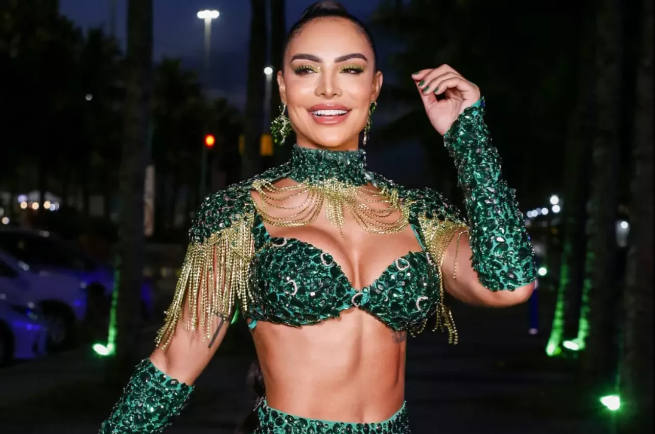 Musa da Mocidade, Aline Mineiro arrasa no look na semifinal do samba-enredo