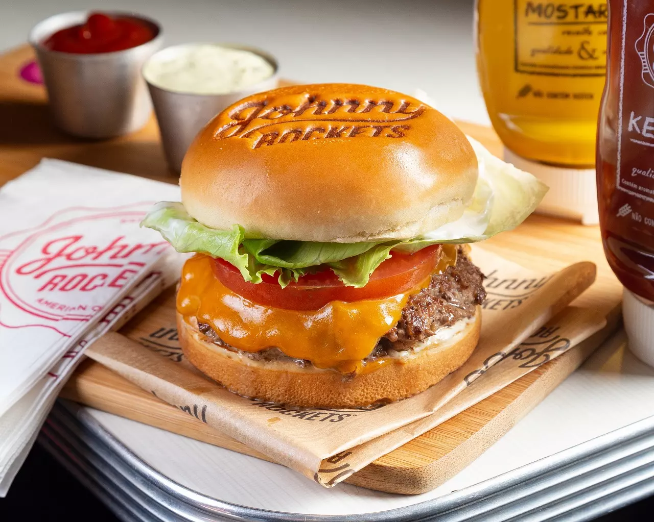 Johnny Rockets terá cardápio exclusivo para shows da banda Rebeldes no Morumbi