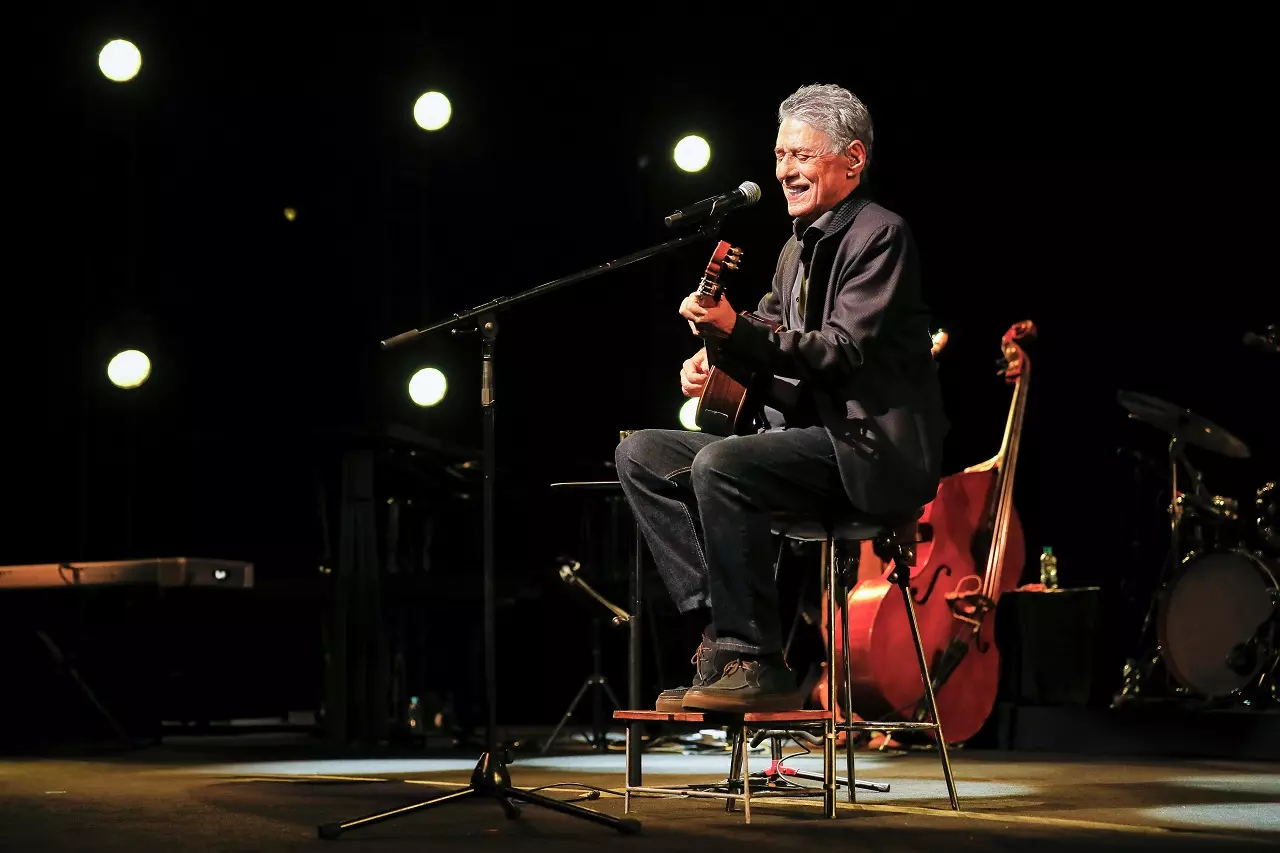 Chico Buarque lança registro do show "Que tal um samba?"