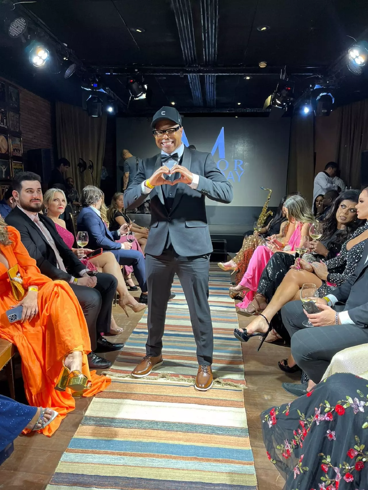 Cantor Buchecha recebe homenagem no RJ e celebra sucesso de “Nosso Sonho”