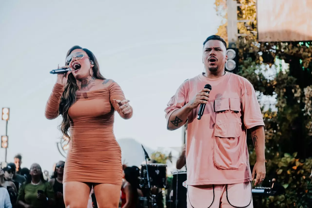 Sorriso Maroto e Gloria Groove cantam juntos no projeto "Sorriso Eu Gosto - No Pagode"