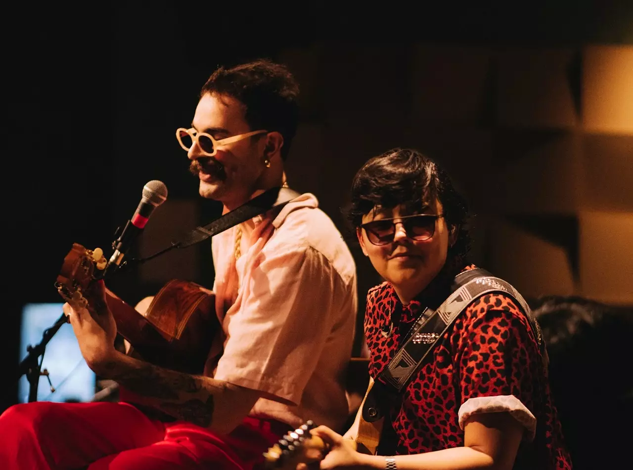 Rodrigo Alarcon convida Niela Moura para show "Histórias & Canções"