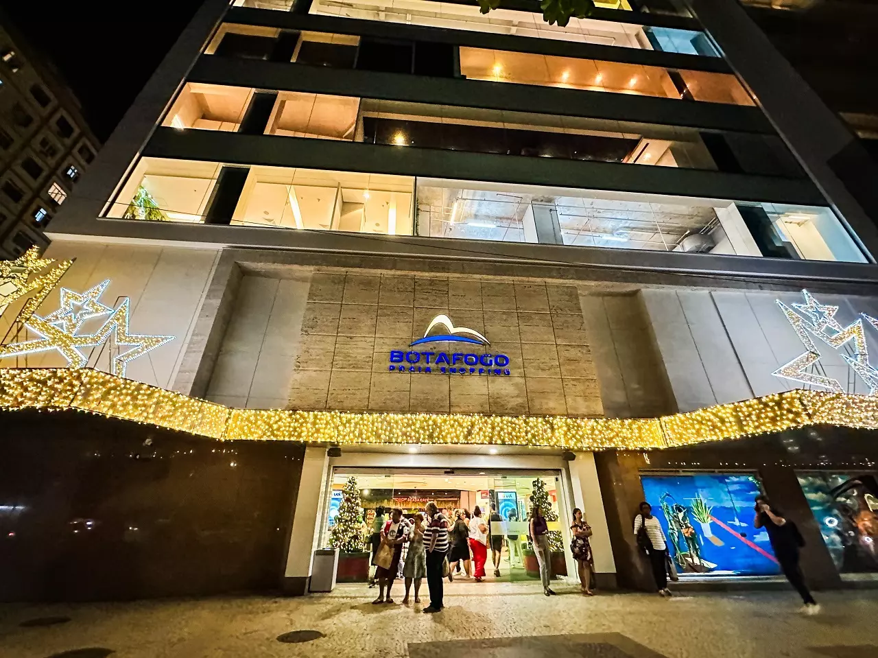 Luzes de Natal do Botafogo Praia Shopping iluminam orla do Rio de Janeiro