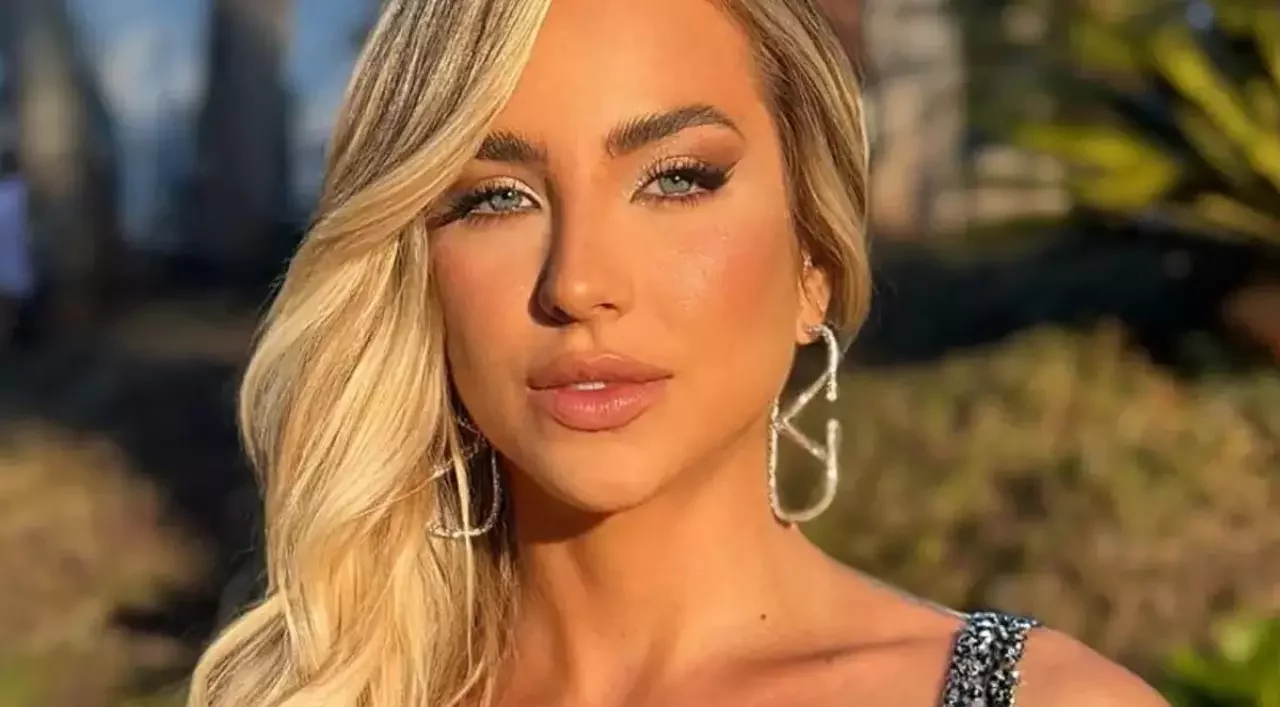 Gabi Martins surge fantasiada e corpo sarado rouba a cena ao comemorar 27