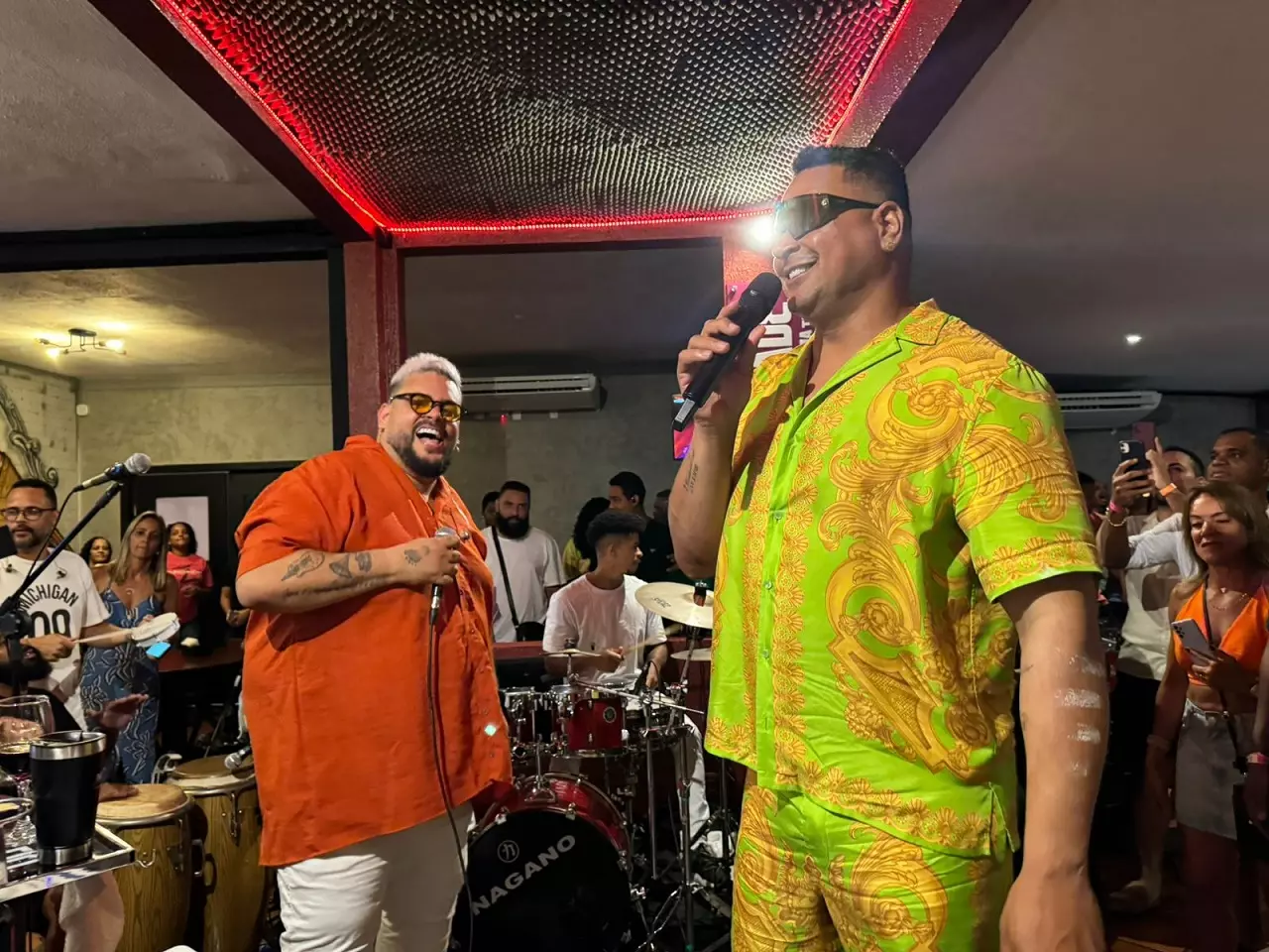 Xanddy Harmonia faz participação surpresa no show do Samba do Lu