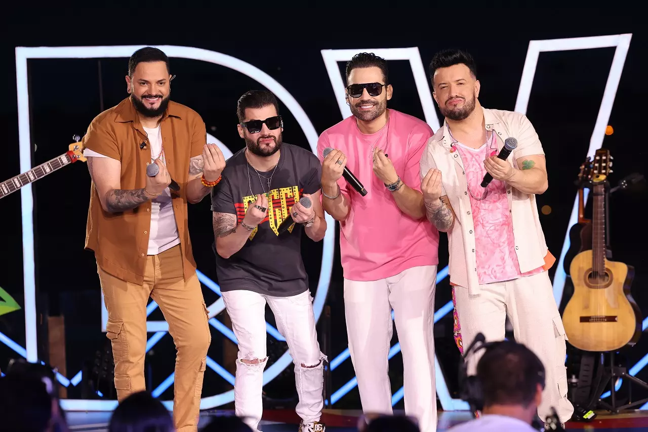 Diego & Victor Hugo se juntam a Guilherme & Benuto em "Vestido Curto"