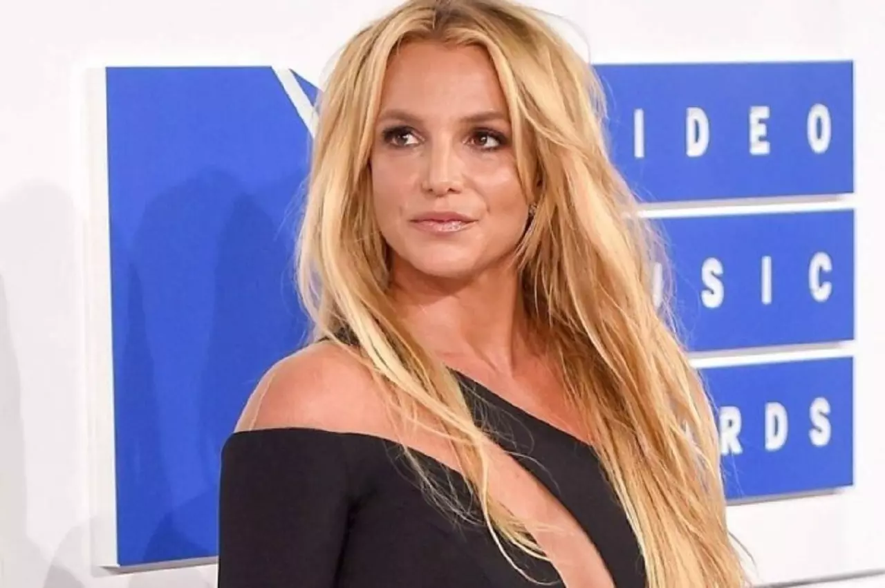 Britney Spears desmente os rumores de que ela estava produzindo novo álbum