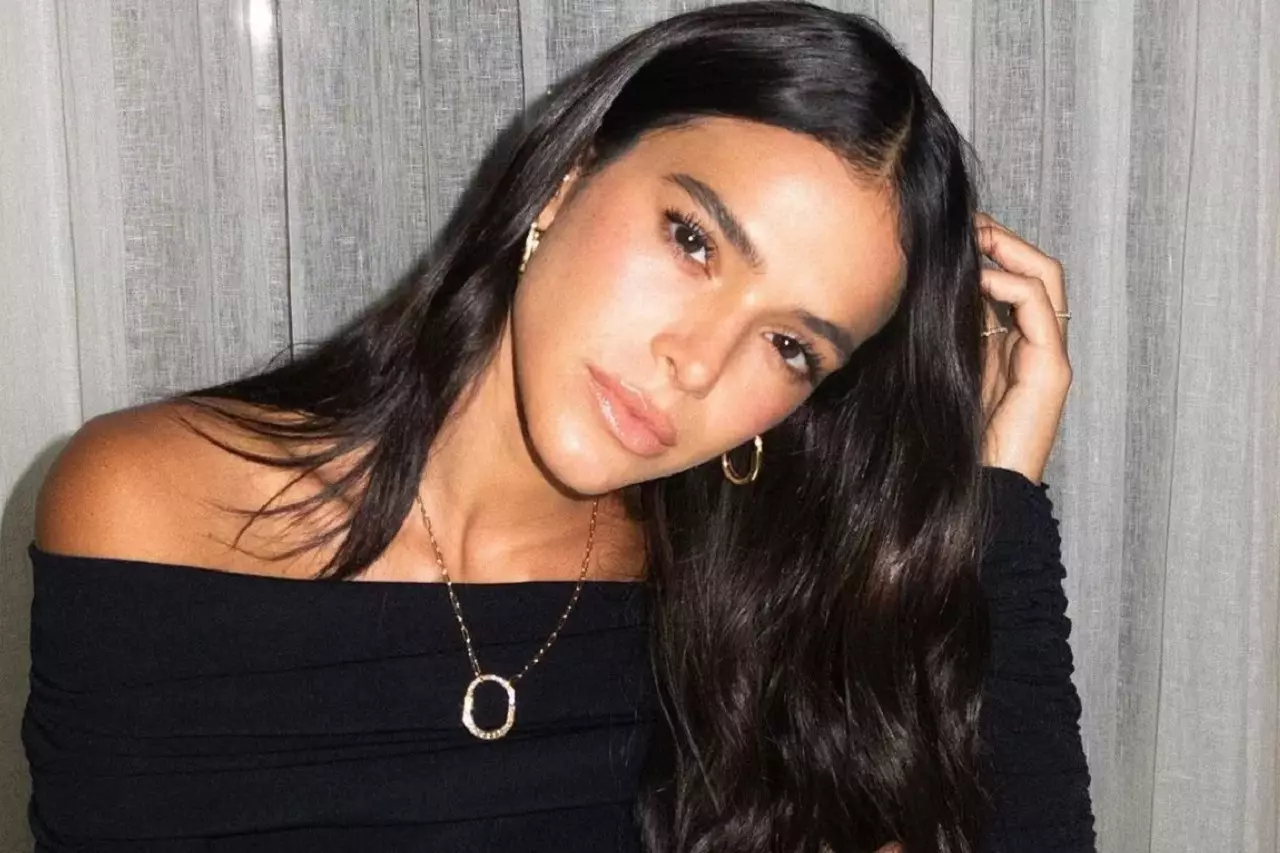 Bruna Marquezine compartilha passaporte italiano e anuncia dupla cidadania