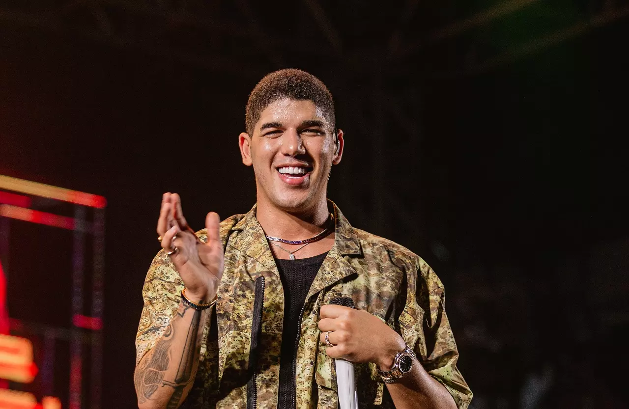 Zé Vaqueiro lança releitura de "Meu eu em você", sucesso de Paula Fernandes