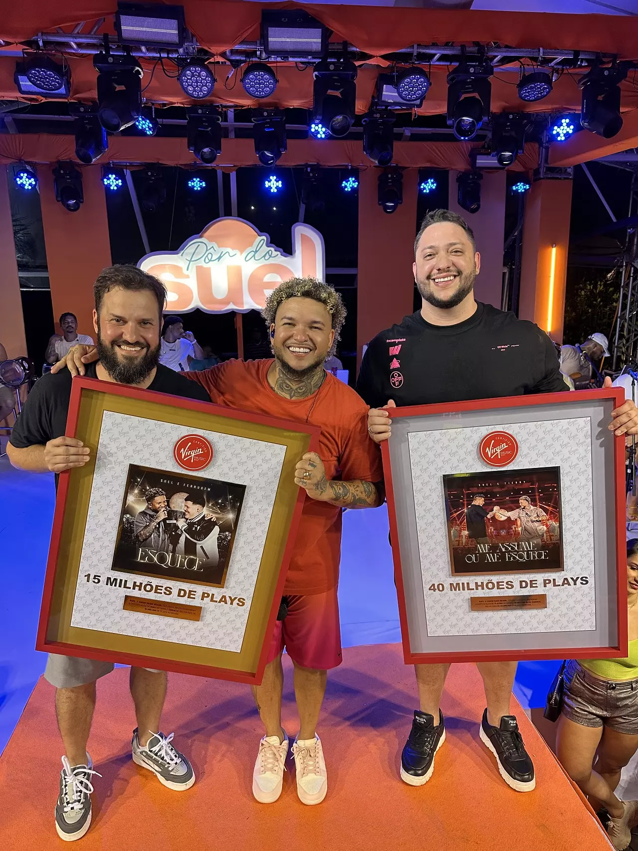 Suel recebe duas certificações com sucesso de último DVD