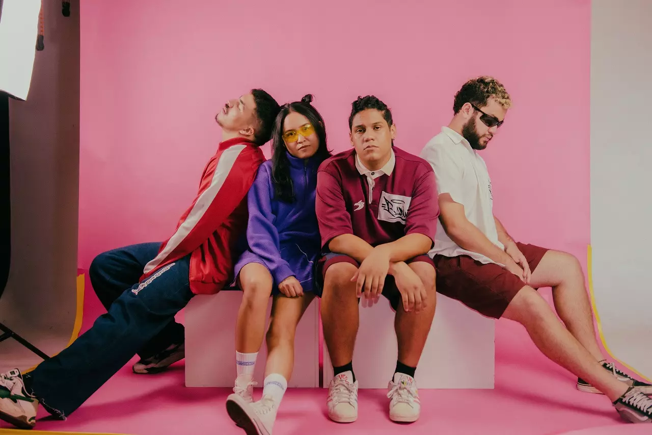 Jambu versa sobre jeito leve de viver no single "lentamente"; ouça