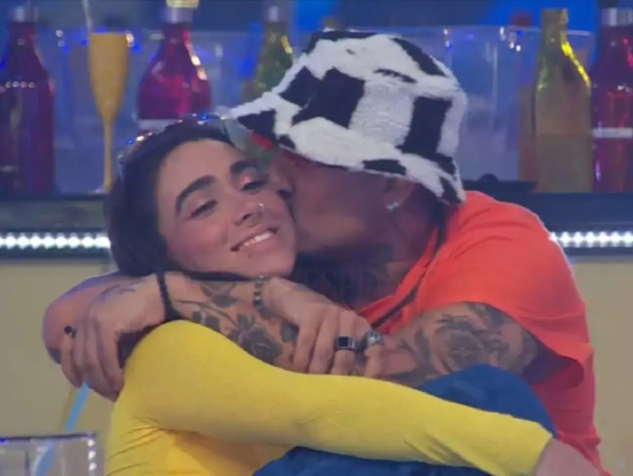 BBB 24: MC Bin Laden e Giovanna se beijam em festa