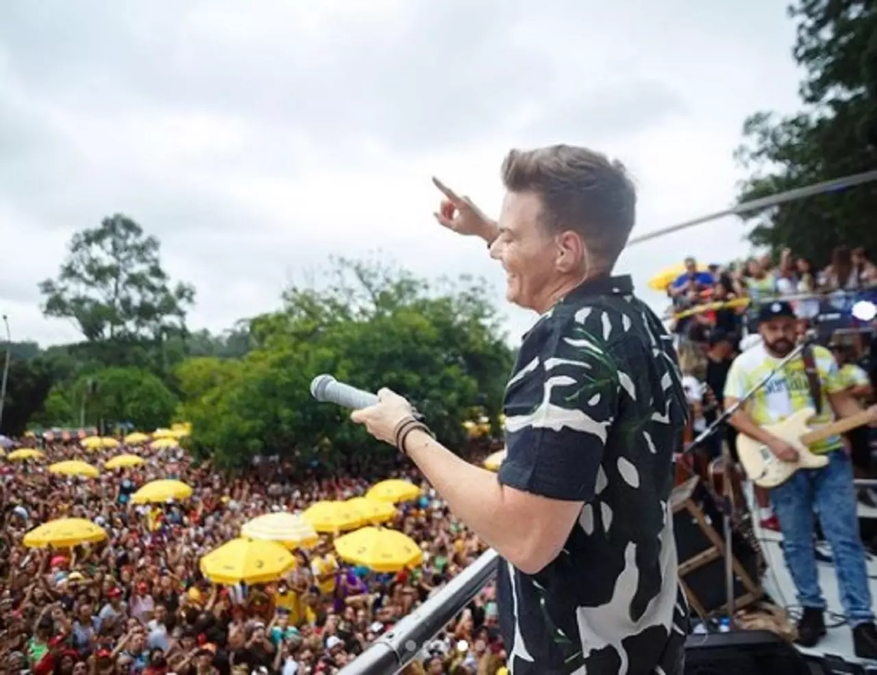 Bloco Bem Sertanejo, de Michel Teló, desfila pela primeira vez no Carnaval de BH