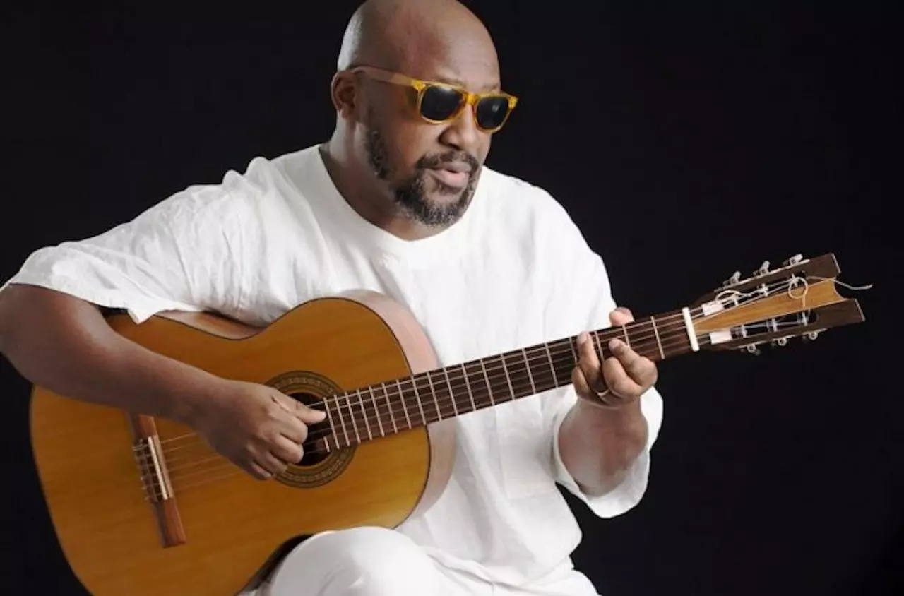 Renato Gama apresenta o show “AfrôGira , A Gira dos Quintais das Pequenas Áfricas”