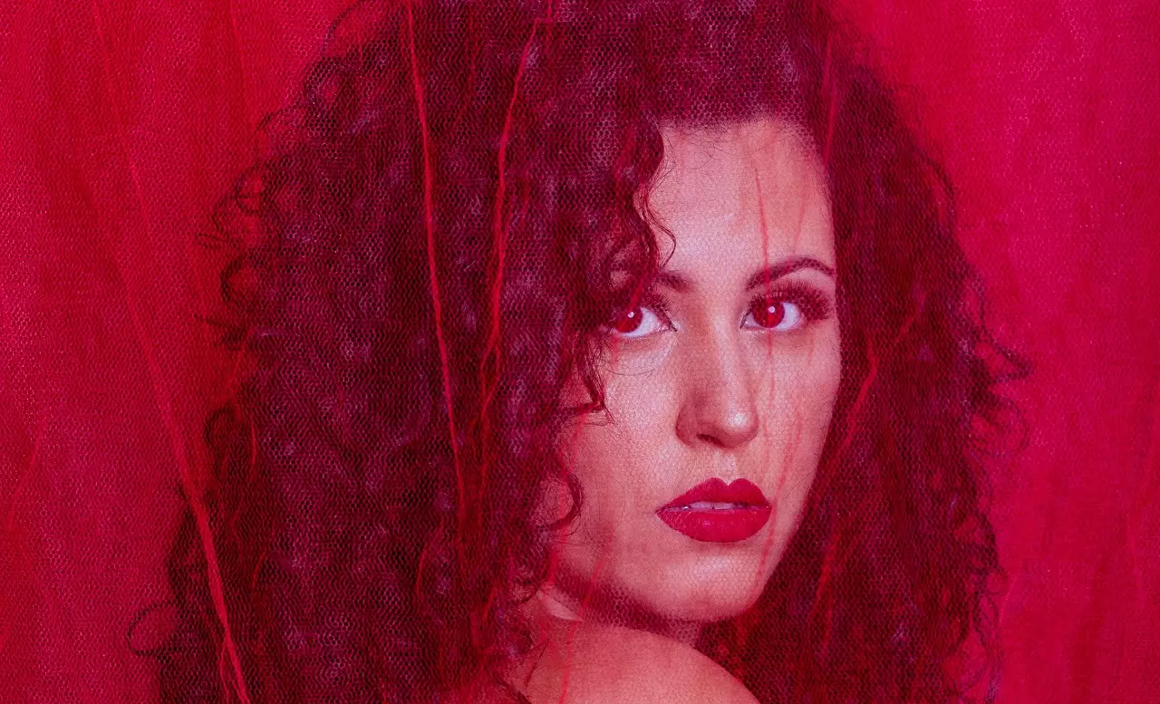 Jéssica Areias faz show em homenagem à Gal Costa no Sesc 14 Bis