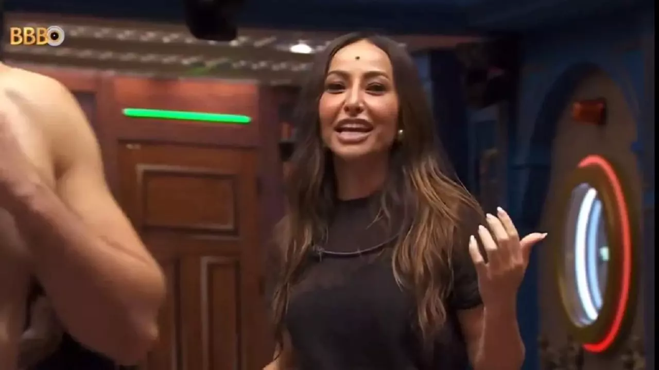BBB: Beatriz derruba Sabrina Sato que fez visita surpresa na casa