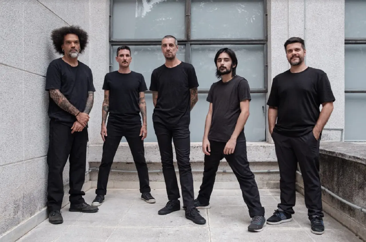 A banda paulista Bufo Borealis faz show no Blue Note SP