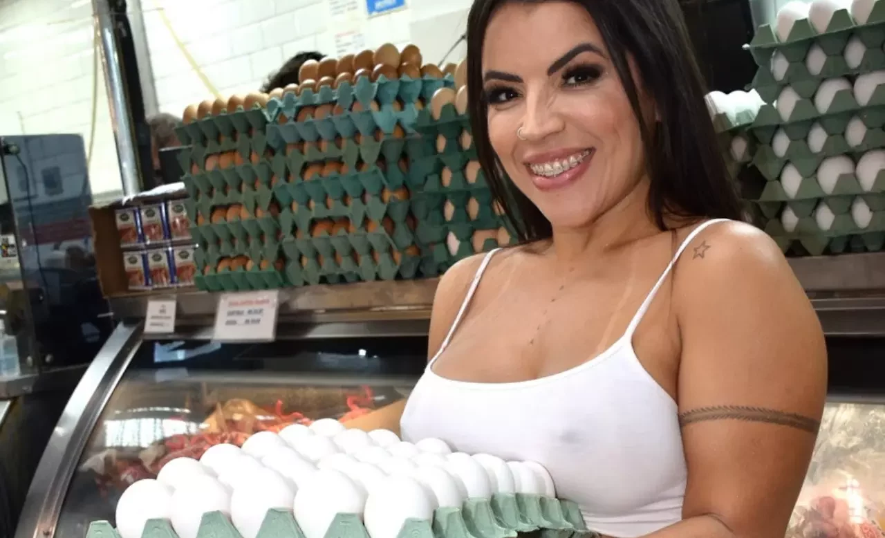 Em ensaio no Mercadão, Rosana Ferreira diz que dieta de 1200 ovos aumenta libido