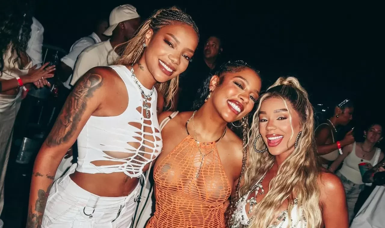 Victoria Monét celebra o Réveillon no Brasil ao lado de Ludmilla