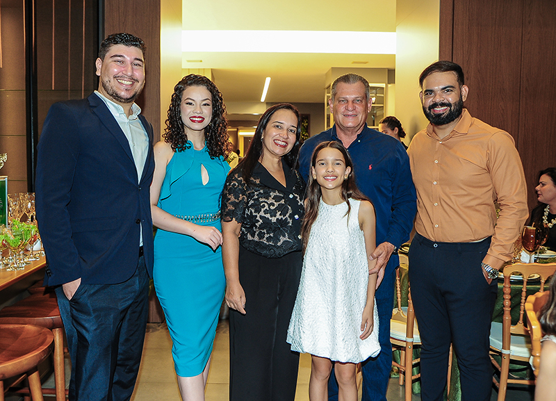 luis ricardo, dra renata brasil, cristiane teixeira a criança maria carolina, marco aurelio e ivan olisan