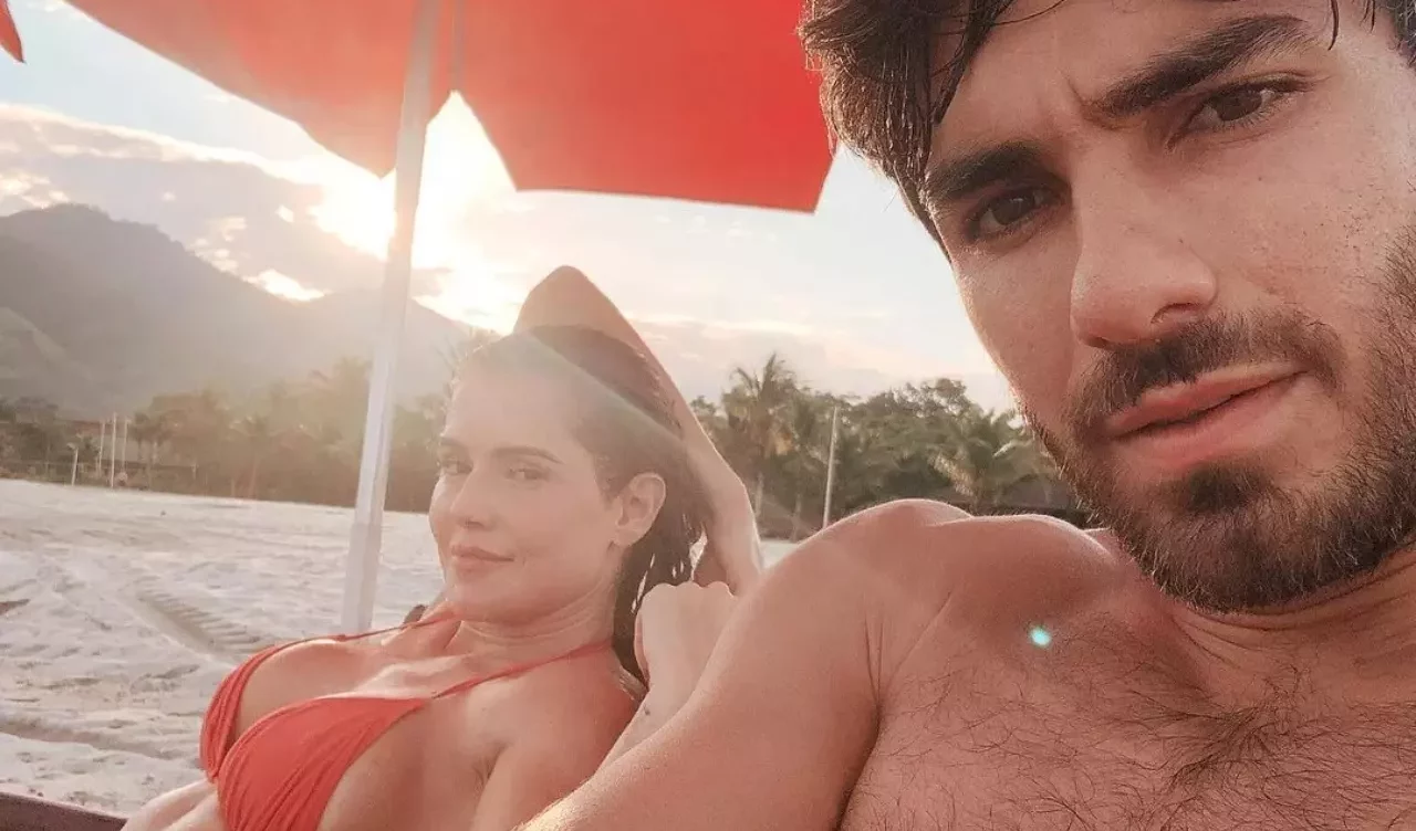 Deborah Secco comenta separação de Hugo Moura após quase um ano