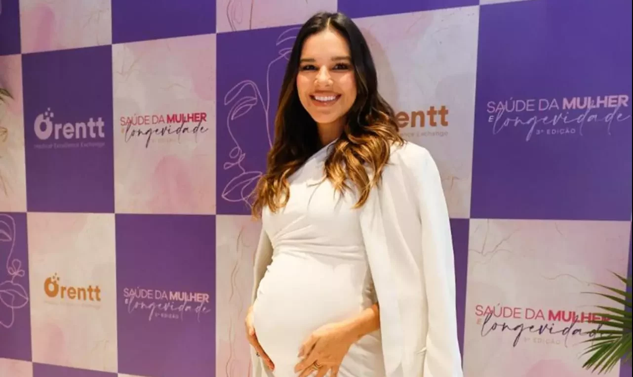 Mariana Rios mostra barriga de 5 meses de gestação em evento sobre saúde