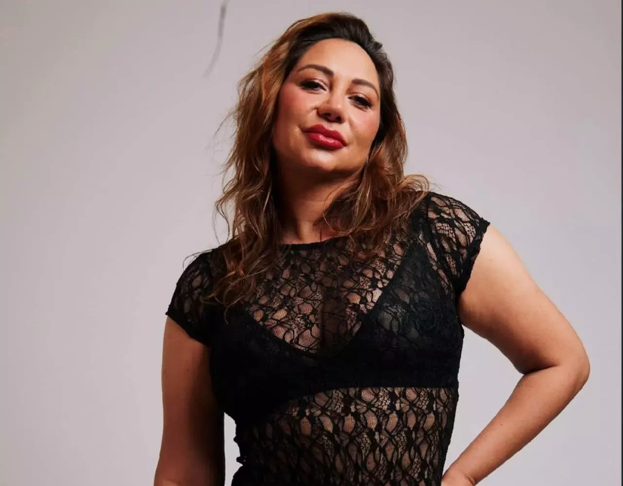 Naiá Camargo lança “Refém” e apresenta nova fase emocional em sua trajetória musical