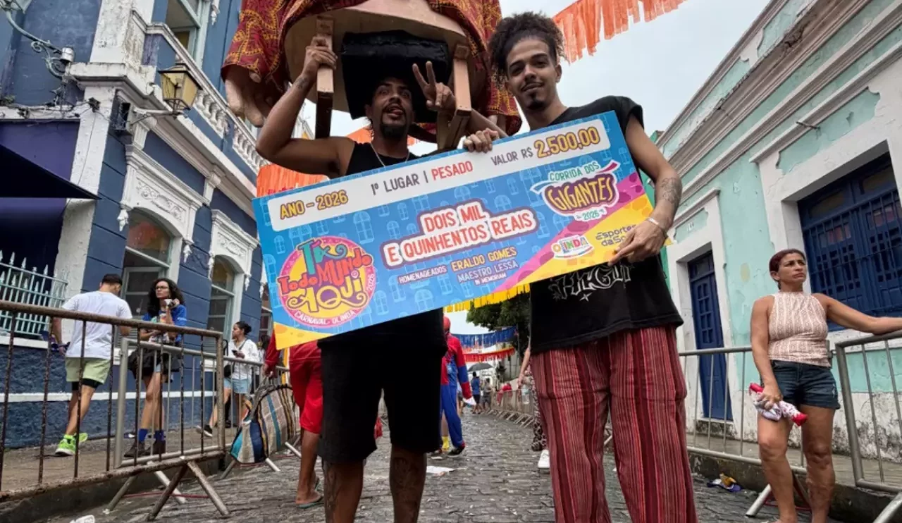 Léo da Bodega celebra raízes com vitória histórica na Corrida dos Bonecos