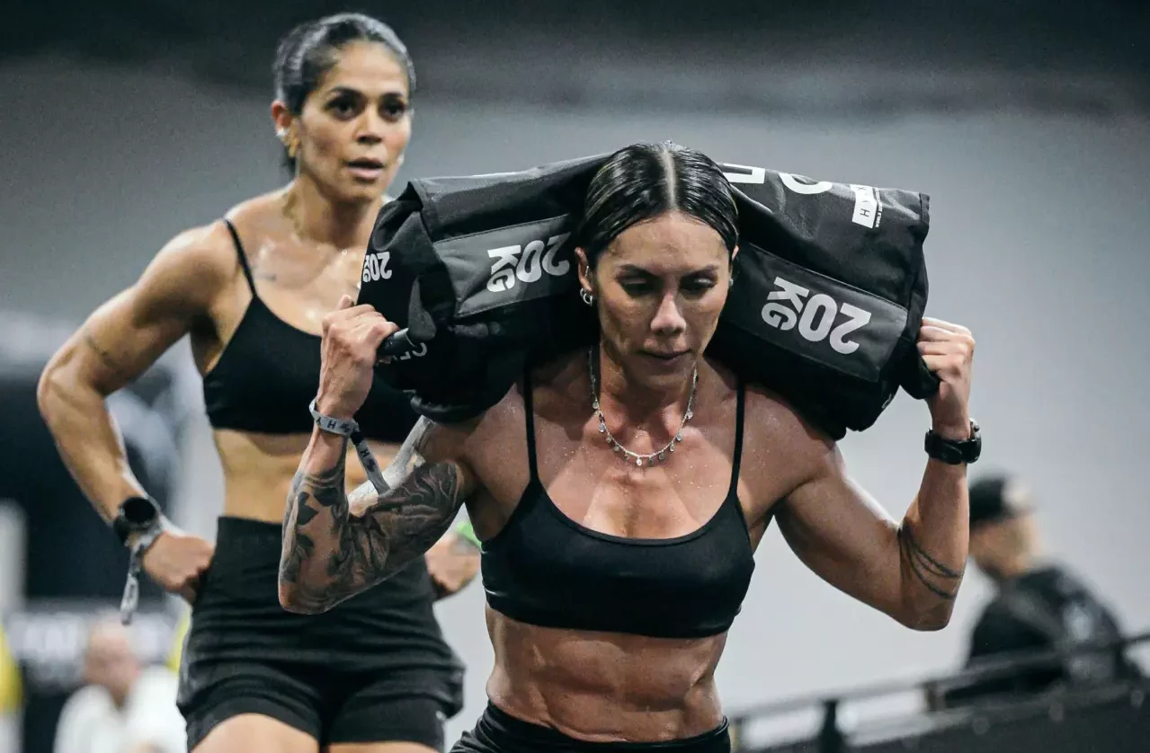 Caro Hobo se une à Dark Lab para avanço no universo do HYROX e mira público feminino 35+