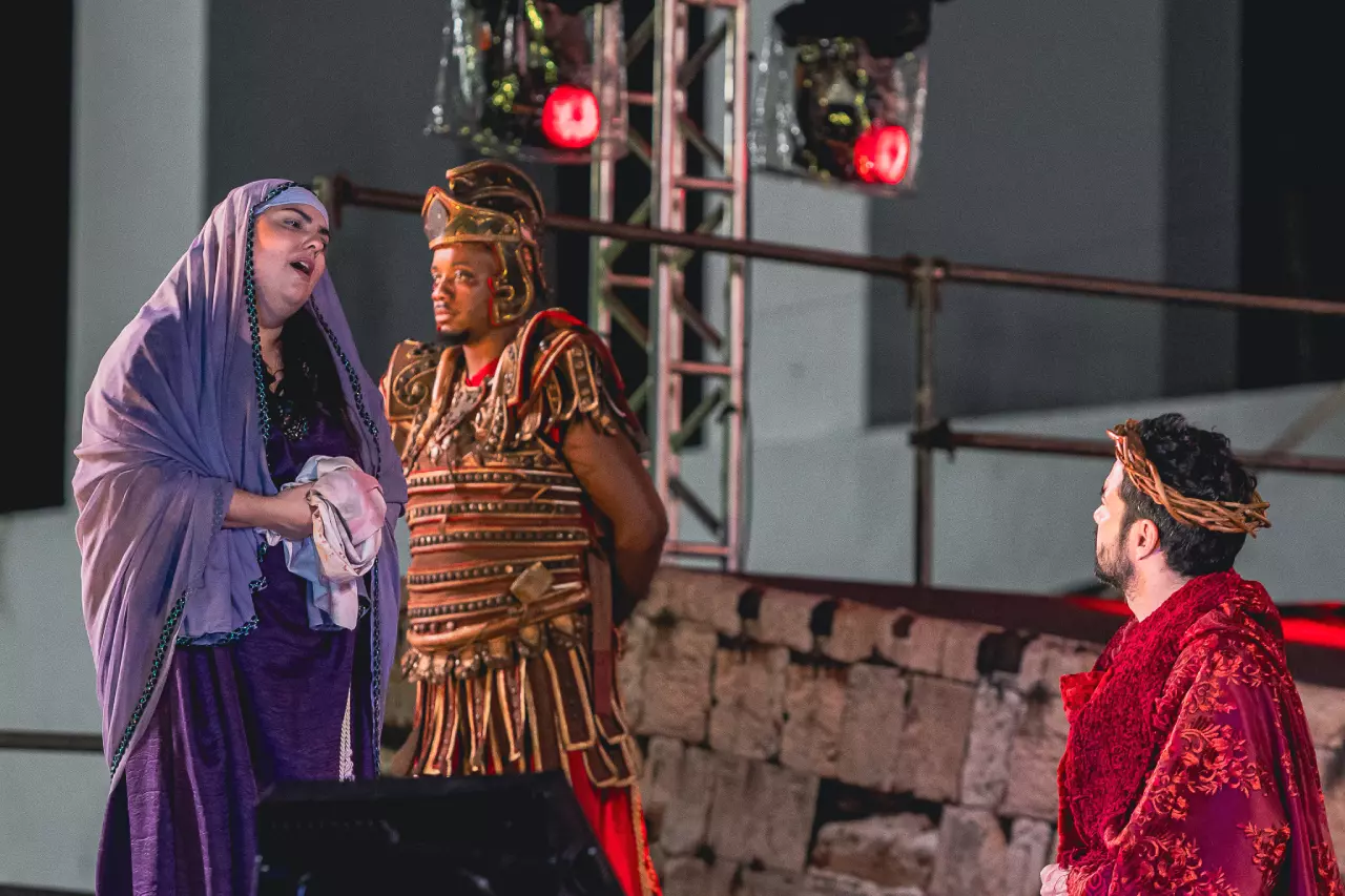 Marcelle Rocha fala da emoção por viver Verônica em "A Paixão de Cristo" no Rio